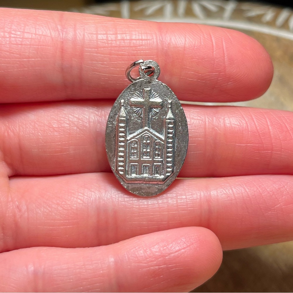 Vintage Catholic Mary Our Lady of Medugorje Silver Tone Medal Pendant - Picture 12 of 13